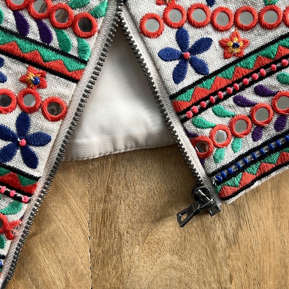 Alice + Olivia Esme Cropped Embroidered Top Size 2 - Picture 10 of 14